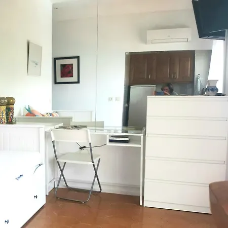 Estudio De Ensueno A Pie De Playa En En El Skol Marbella