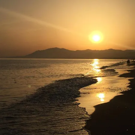 Estudio De Ensueño A Pie De Playa En En El Skol * Marbella